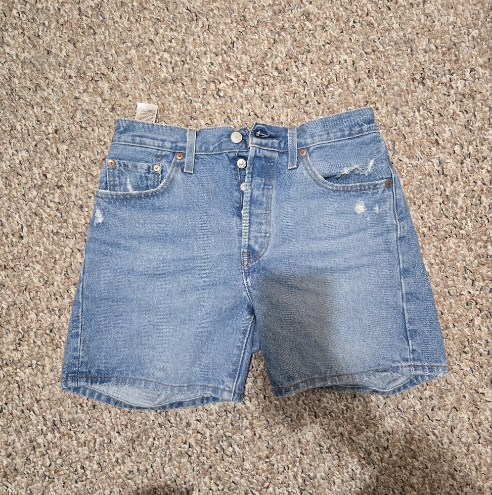 Levis 501 mid thigh shorts